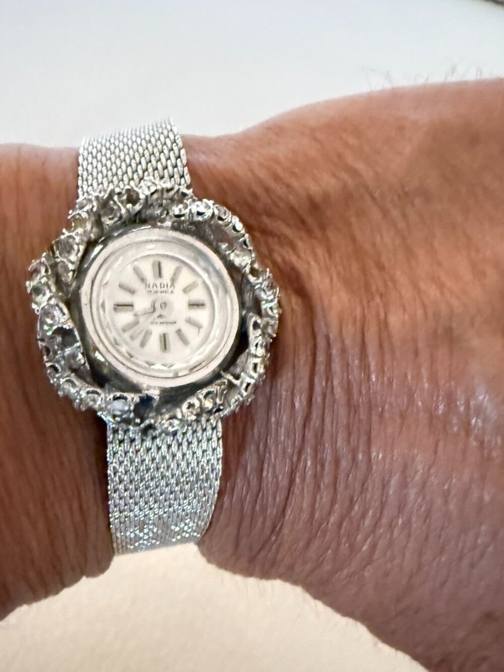VINTAGE NADIA WOMENS RHINESTONE BEZEL MESH BAND COCKTAIL WATCH NON WORKING